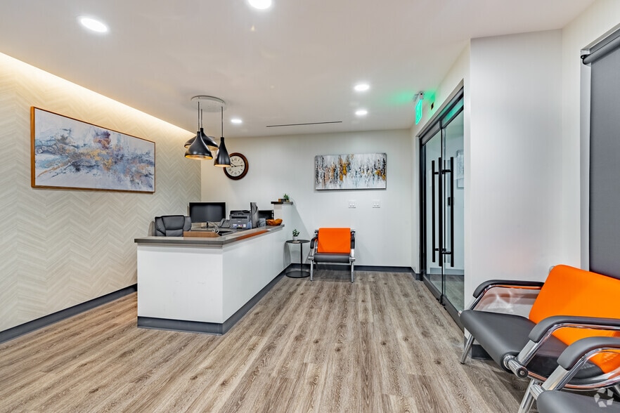 15335 Morrison St, Sherman Oaks, CA for lease - Interior Photo - Image 3 of 17
