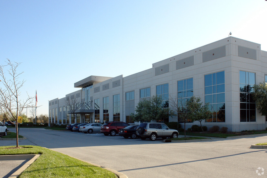 5100 Commerce Crossings Dr, Louisville, KY for lease - Building Photo - Image 3 of 3