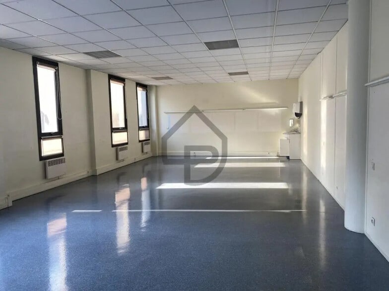 Office in Paris for lease - Interior Photo - Image 2 of 8