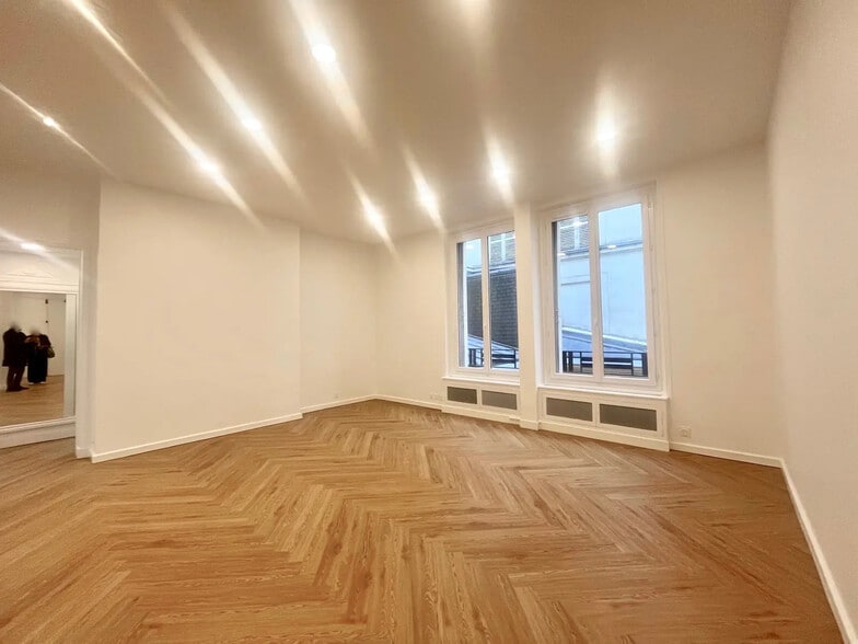 Office in Paris for lease - Building Photo - Image 3 of 11