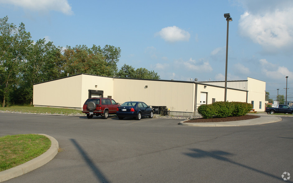 5795 Bridge St, East Syracuse, NY for lease - Building Photo - Image 3 of 7