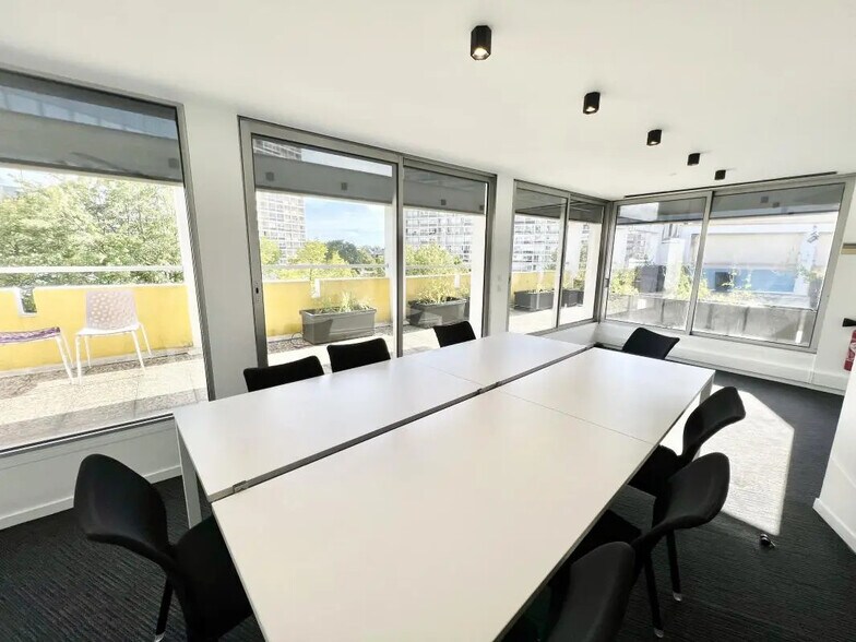 Office in Puteaux for lease - Building Photo - Image 3 of 7