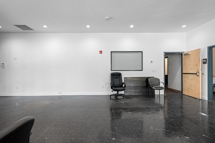 10 Meadow Rd, Spencer, MA for sale - Building Photo - Image 2 of 80