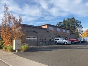 202 Wasco Loop, Hood River, OR for lease Building Photo- Image 2 of 11