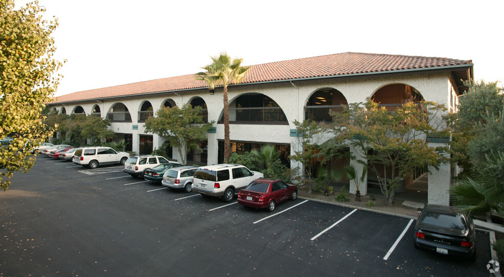 1180 E Shaw Ave, Fresno, CA for lease - Building Photo - Image 1 of 4