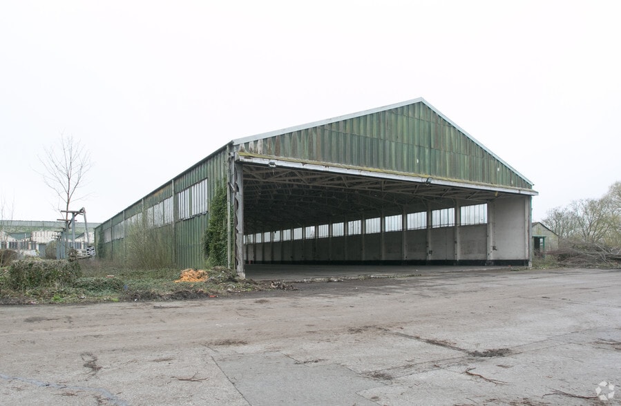 Lancaster Rd, Melksham for sale - Primary Photo - Image 1 of 1