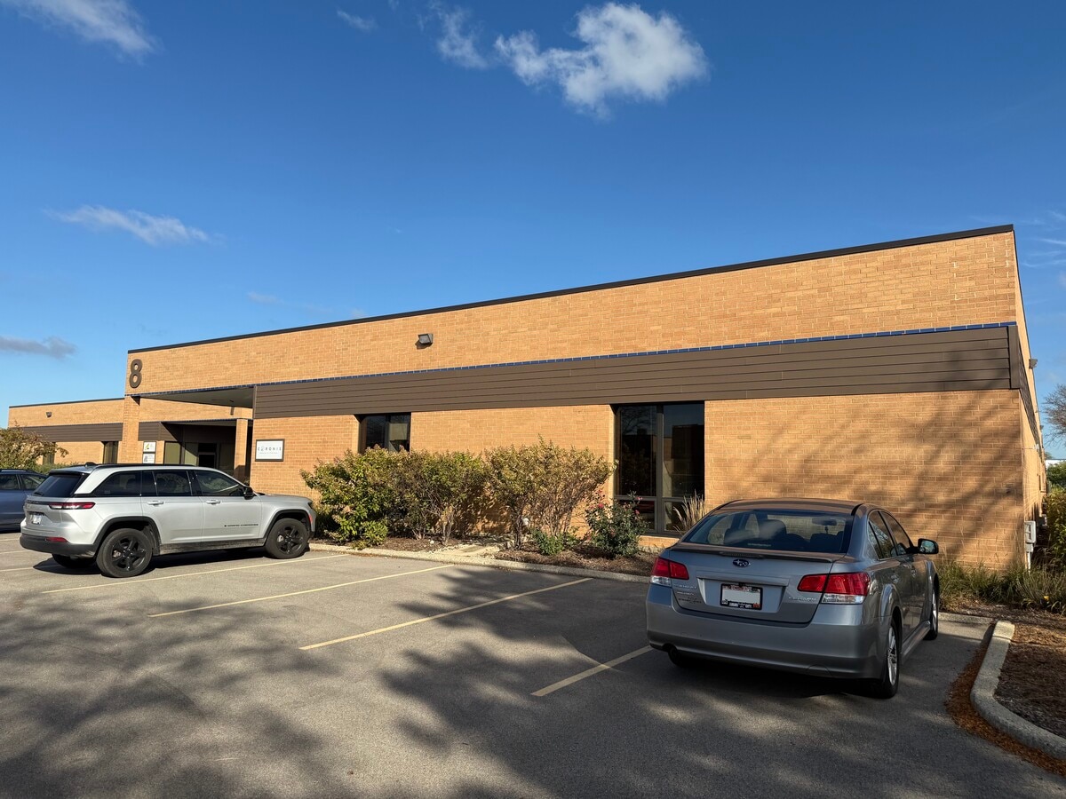 425 Huehl Rd, Northbrook, IL 60062 - Unit 8 -  - Interior Photo - Image 1 of 10