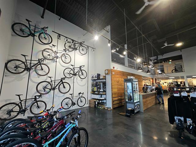 1261 Rue des Sureaux, Terrebonne, QC for sale - Interior Photo - Image 3 of 8