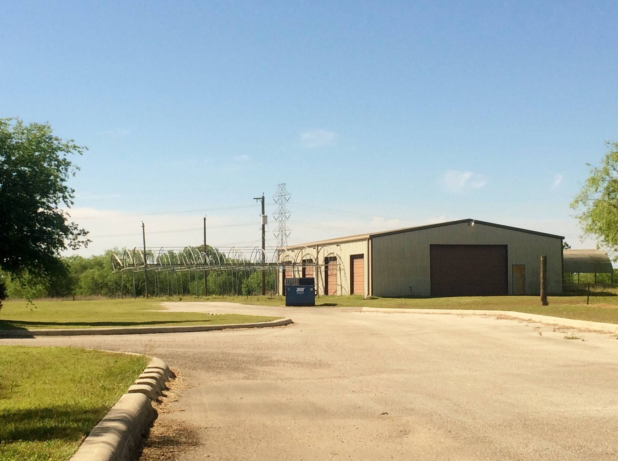 7698 S Loop 1604 E, Elmendorf, TX 78112 Office for Sale