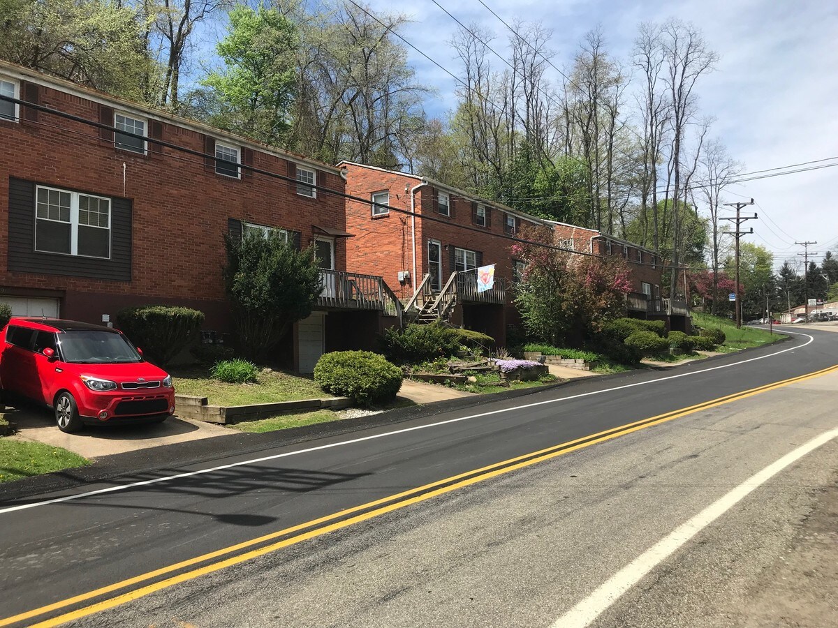 804 Universal Rd, Pittsburgh, PA 15235