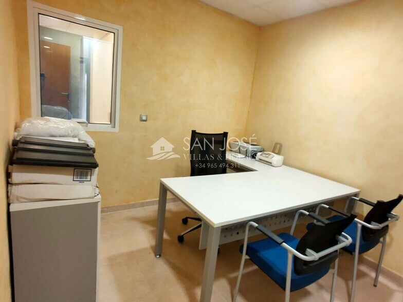 Retail in Alicante for lease - Building Photo - Image 3 of 11