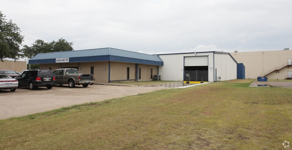 1502 109th St, Grand Prairie, TX for sale - Primary Photo - Image 1 of 1