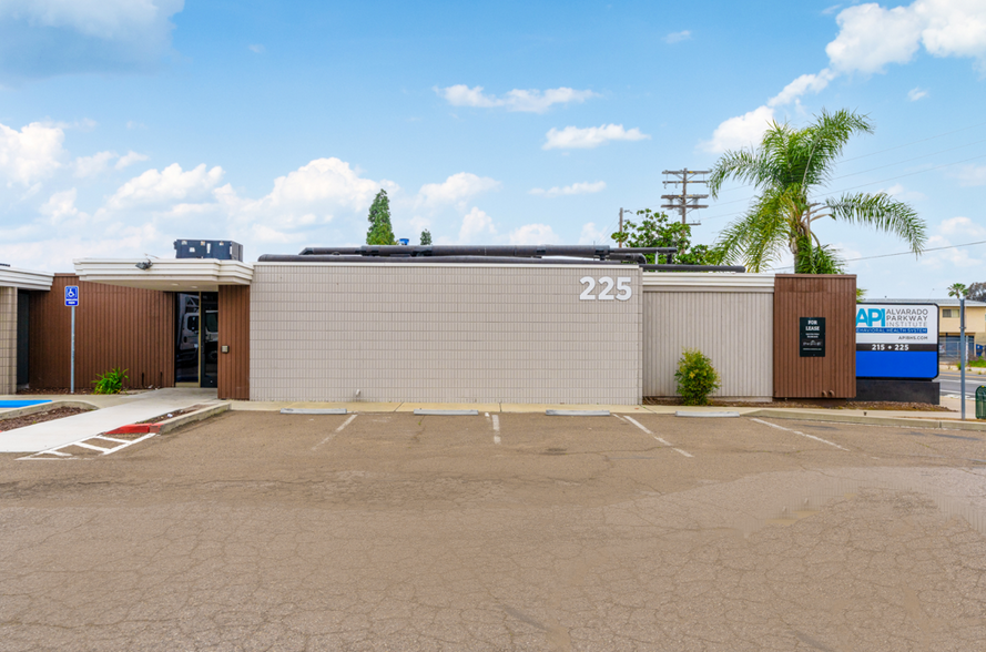 225 W Madison Ave, El Cajon, CA for lease - Building Photo - Image 2 of 24