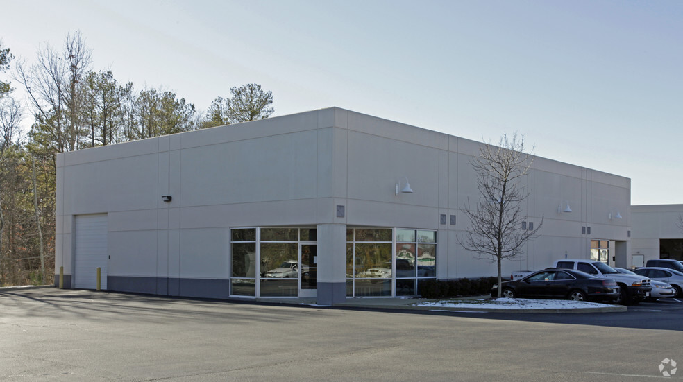 551 Eastpark Ct, Sandston, VA for lease - Primary Photo - Image 1 of 3