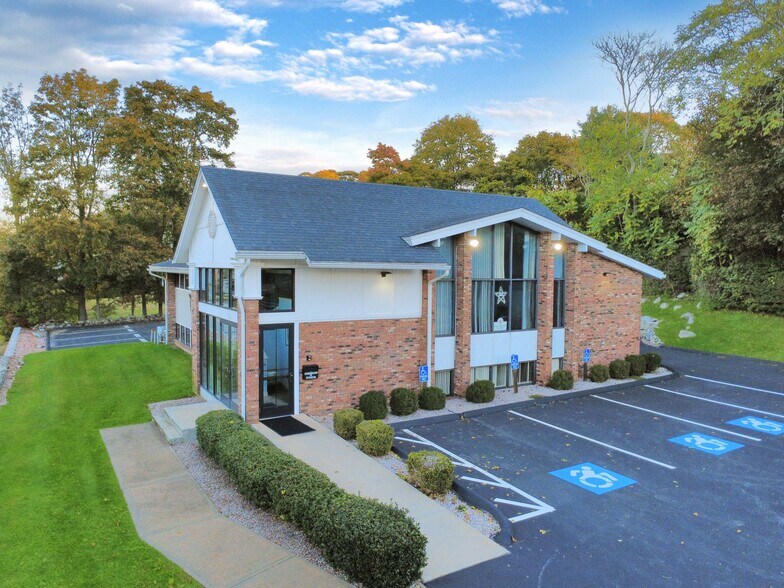 80 Beach St, Westerly, RI for lease - Building Photo - Image 1 of 13