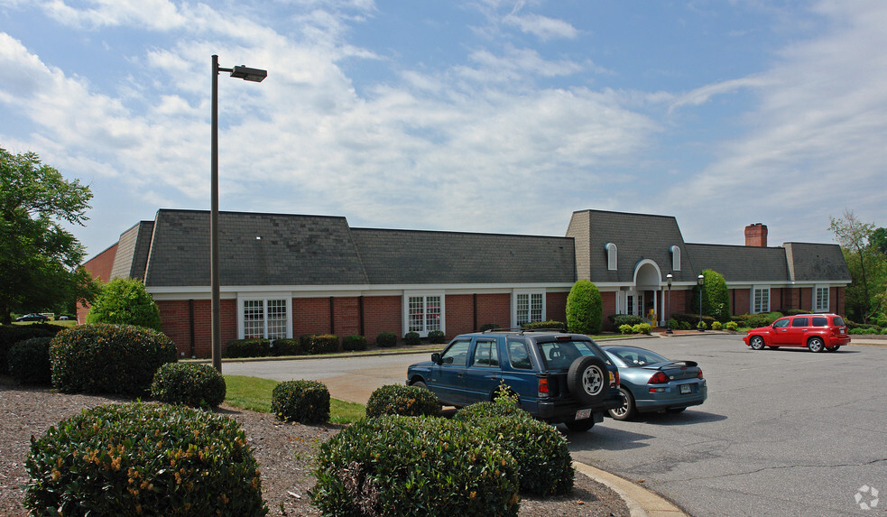 1100 11th Ave Blvd SE, Hickory, NC for sale - Primary Photo - Image 1 of 9