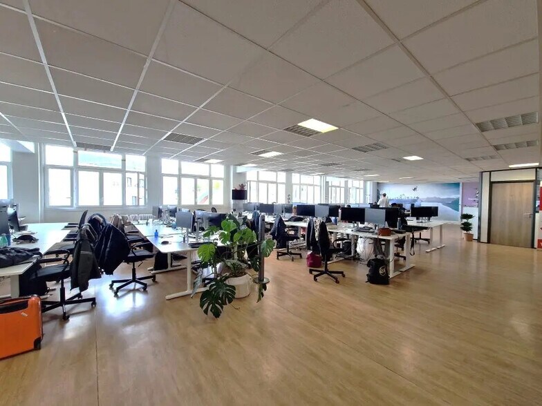 5 Avenue De La République, Paris for lease - Interior Photo - Image 3 of 20