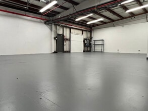 10 Rainbow Ter, Danvers, MA for lease Interior Photo- Image 1 of 21