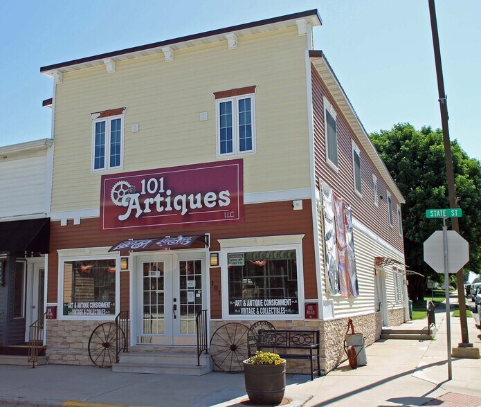 101 N State St, Denver, IA for sale - Primary Photo - Image 1 of 1