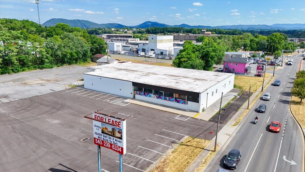 315 24th St NW, Roanoke, VA for sale - Aerial - Image 2 of 12