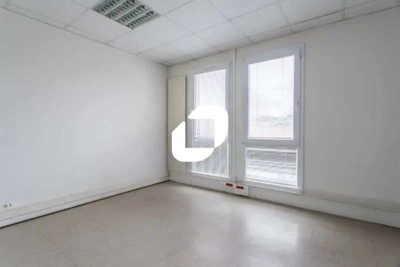Office in Savigny-le-Temple for sale - Interior Photo - Image 2 of 8