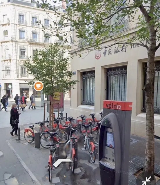 Retail in Lyon for lease Building Photo- Image 1 of 4