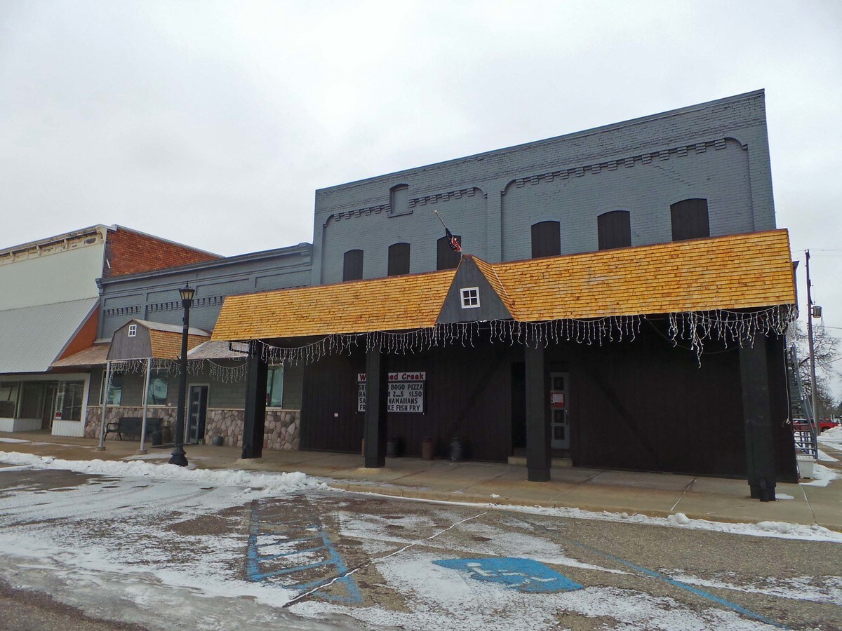 9483 Genesee St, New Lothrop, MI 48460