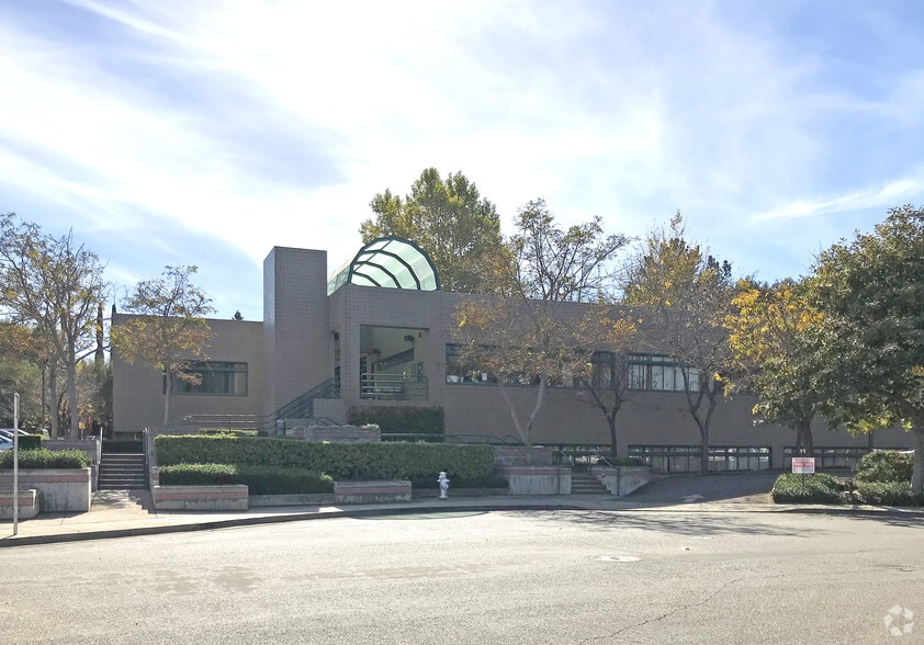 525 South Dr, Mountain View, CA for lease - Building Photo - Image 1 of 2