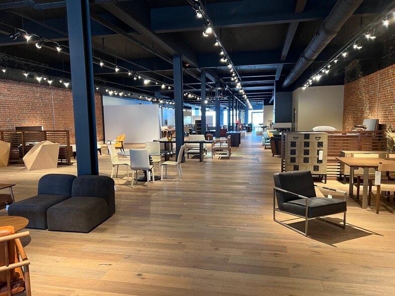 118 N Main St, High Point, NC for lease - Interior Photo - Image 1 of 11