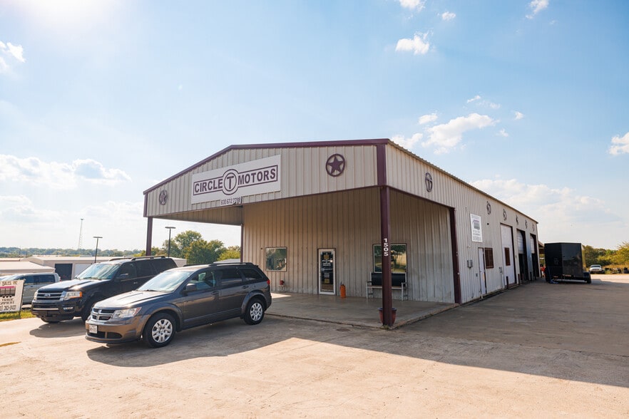 1505 E Sarah Dewitt Dr, Gonzales, TX for sale - Building Photo - Image 2 of 10