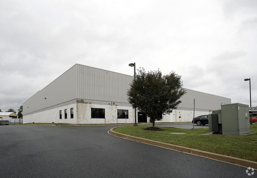 311 Carroll Dr, New Castle, DE for lease - Building Photo - Image 2 of 13
