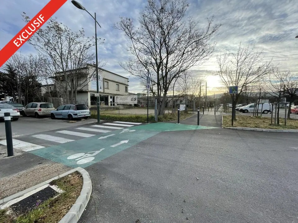 Flex in Apt for sale Building Photo- Image 1 of 6