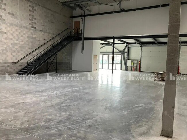 Location Local d'activités 549 m²
