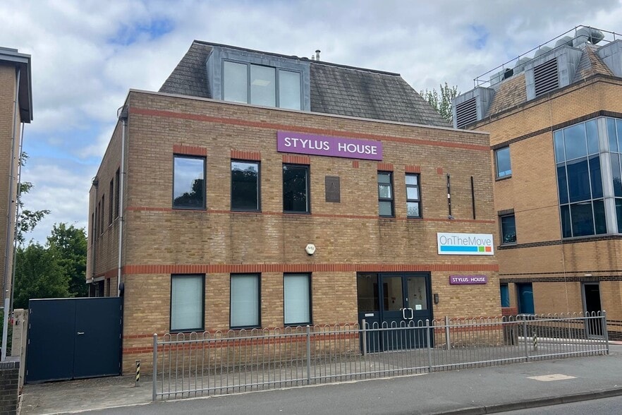 London Rd, Bracknell for sale - Building Photo - Image 1 of 1