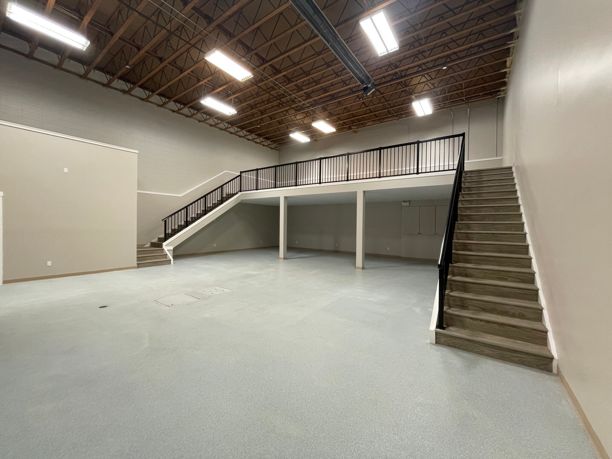 6850 52 Av, Red Deer, AB for lease Interior Photo- Image 1 of 10