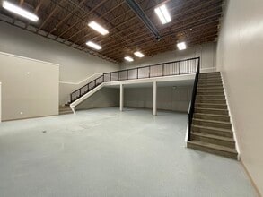 6850 52 Av, Red Deer, AB for lease Interior Photo- Image 1 of 10