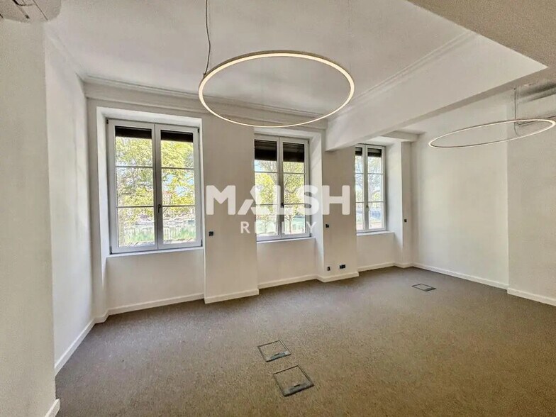 Office in Lyon for lease - Interior Photo - Image 2 of 10