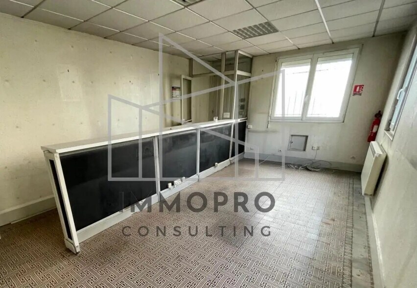 Office in Maromme for lease - Interior Photo - Image 2 of 4