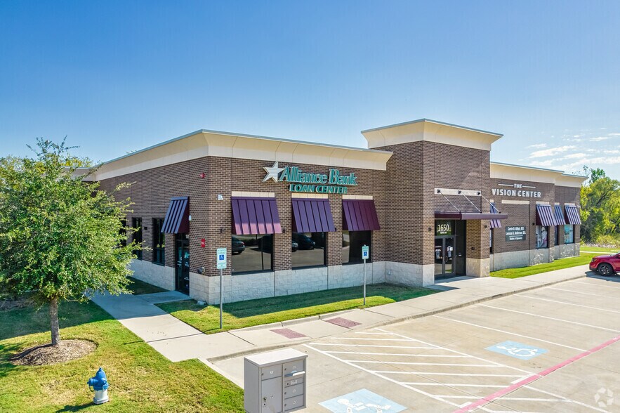 1650 N Lake Forest Dr, McKinney, TX for lease - Building Photo - Image 2 of 4