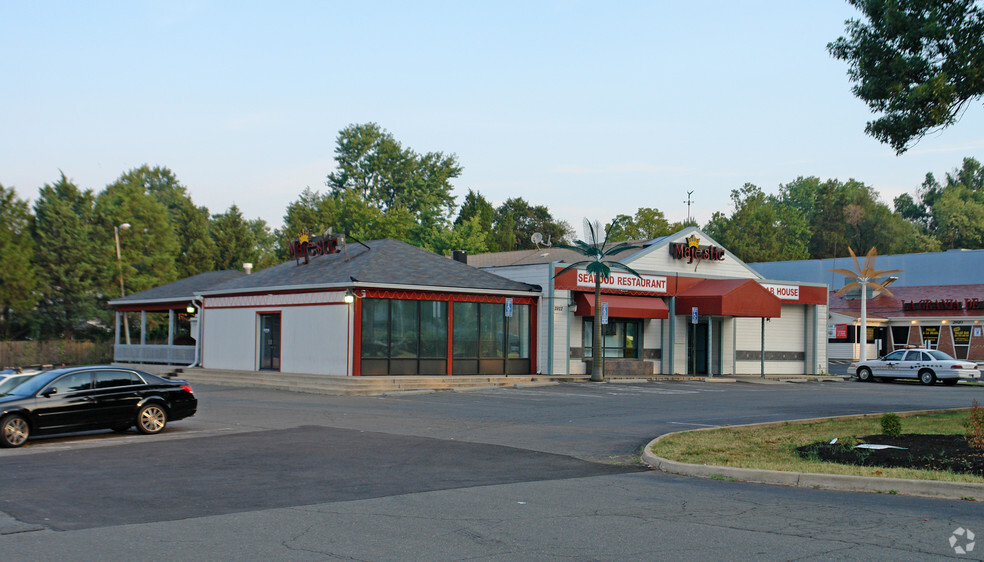 2922 Annandale Rd, Falls Church, VA for sale - Building Photo - Image 1 of 3