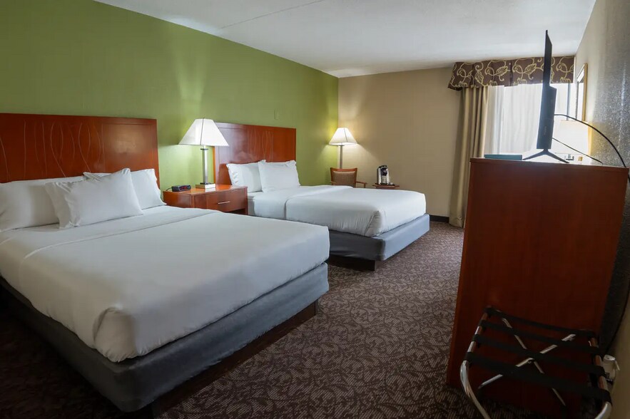 116 W Park Ave W, Mansfield, OH for sale - Interior Photo - Image 3 of 14