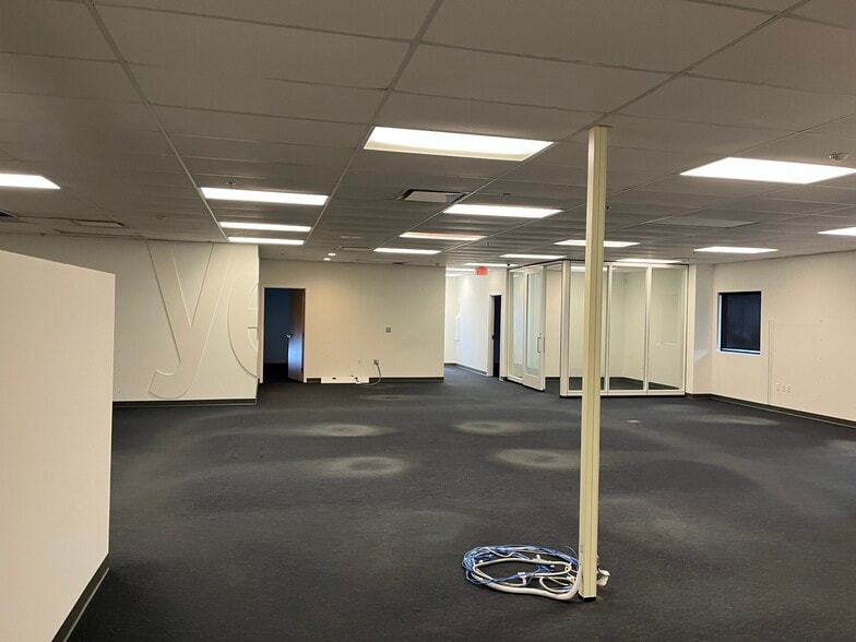 310 N Yearling Rd, Columbus, OH for lease - Interior Photo - Image 3 of 16