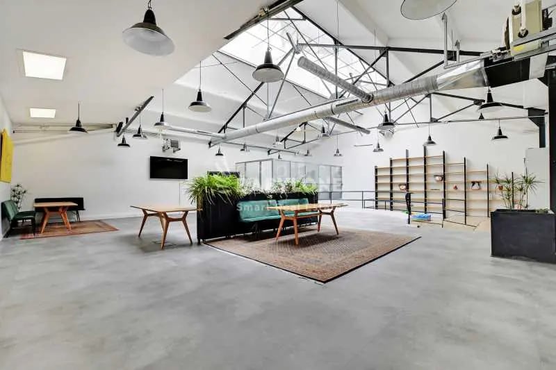 Office in Paris for lease Interior Photo- Image 1 of 13