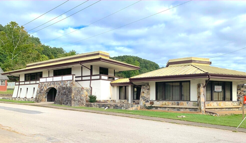 1607 Smoot Ave, Danville, WV 25053