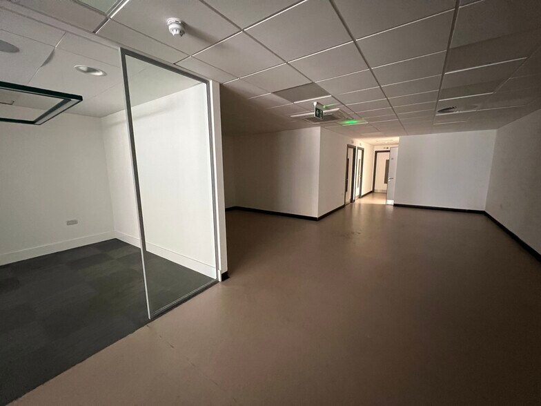 32 North End, Croydon for lease - Building Photo - Image 3 of 3