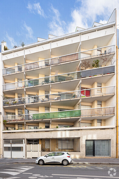 Multifamily in Paris for sale - Building Photo - Image 2 of 3