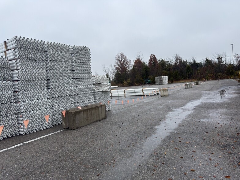 6702 Enterprise Dr, Louisville, KY for lease - Building Photo - Image 2 of 5