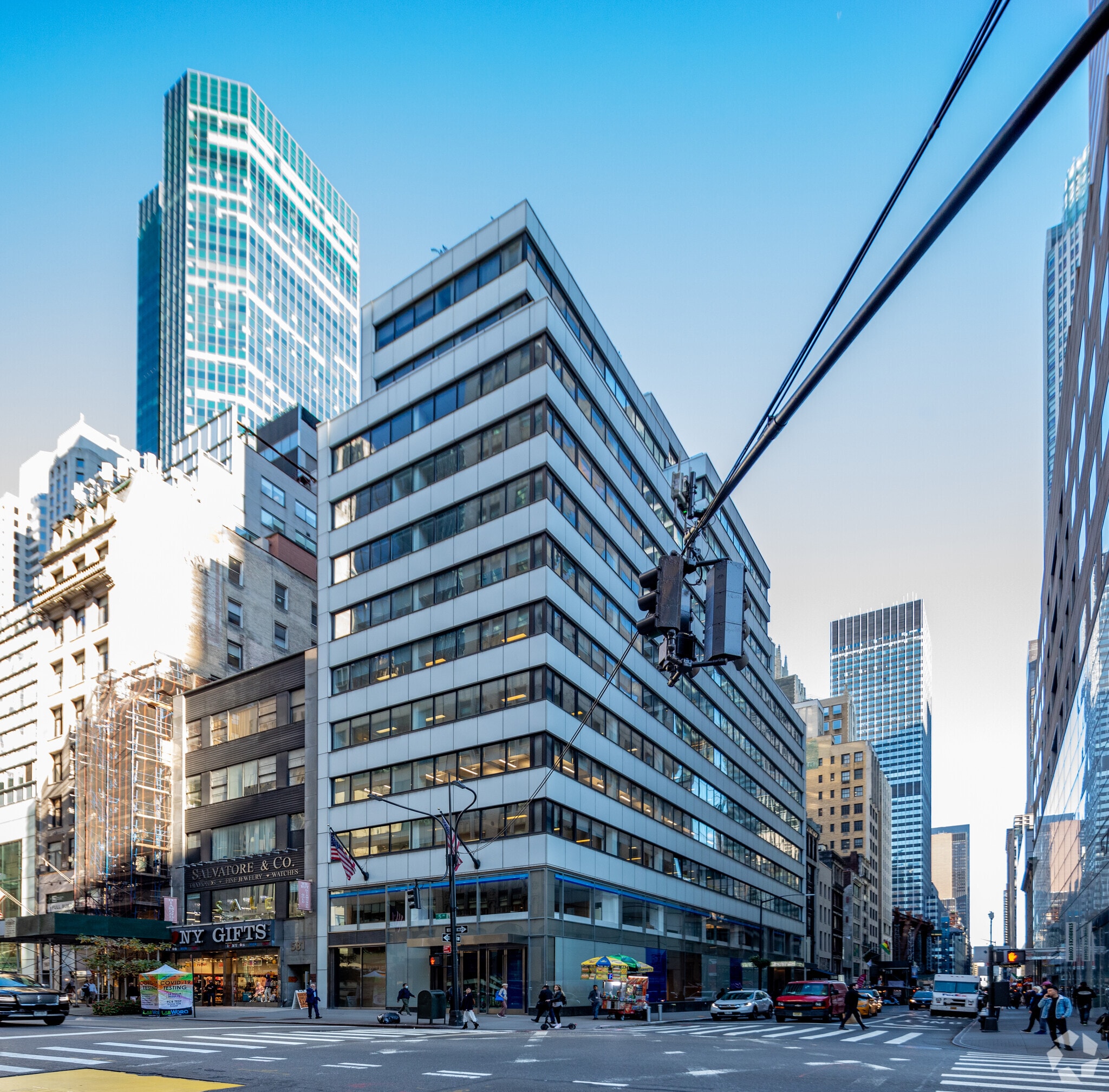 579 Fifth Ave, New York, NY for lease Building Photo- Image 1 of 11