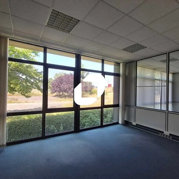 Flex in Rambouillet for sale - Interior Photo - Image 3 of 15