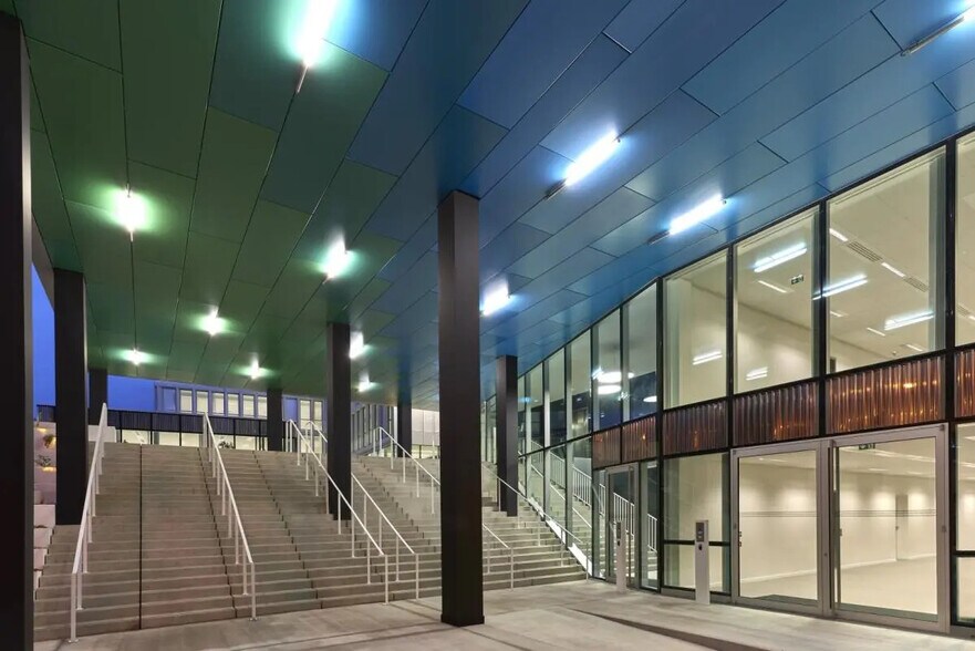 Office in Toulouse for lease - Lobby - Image 3 of 9